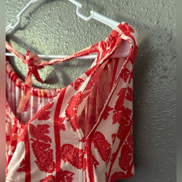 Free People Baja Babe Red Floral Print Tie Back Cold Shoulder Tee Size XS NWT - Picture 8 of 11